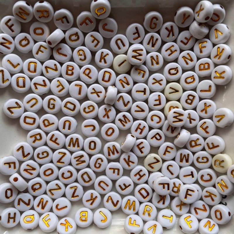 Acryl Perle ABC weiß-gold 6mm