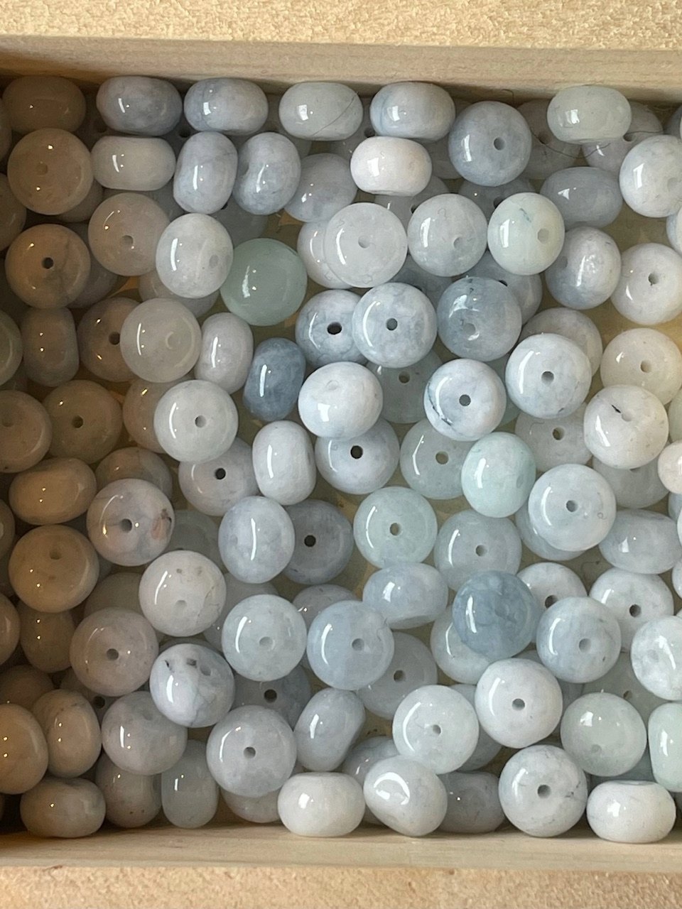 5mm hellblau flach Chalzedon Perle