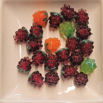 Glas Perle Himbeere lila 14mm