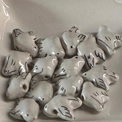 Keramik Perle Taube grau-weiß 10mm