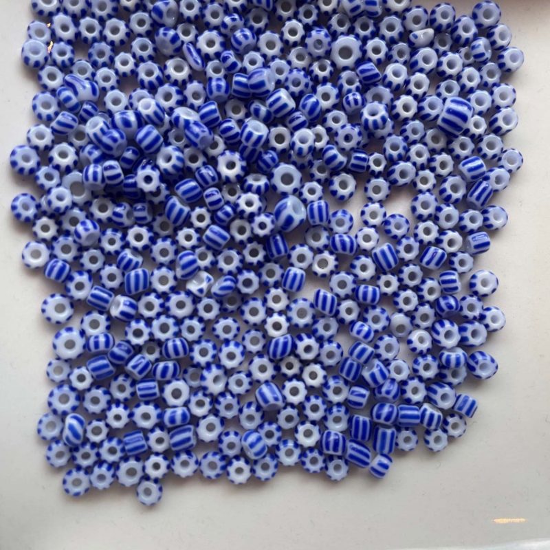 Keramik Perle blau-weiß 3mm
