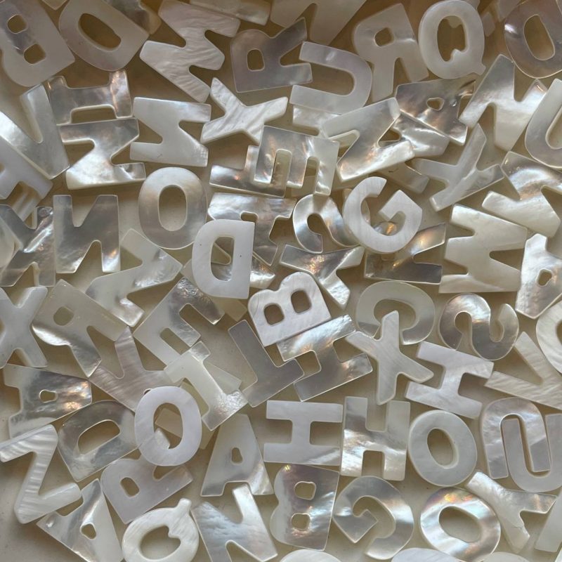 Perlmutt Perle ABC weiß