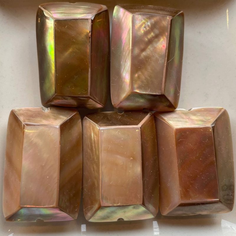 Perlmutt Perle Quader braun 33mm